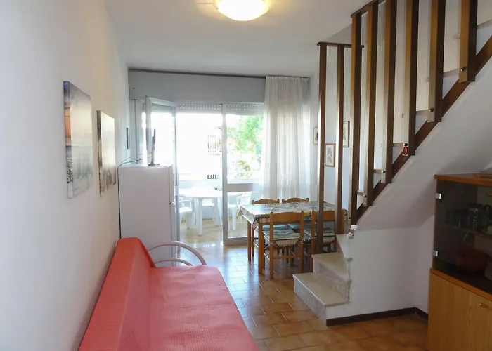 Flat With Terrace Close To * 比比翁